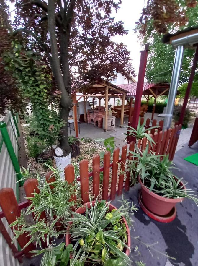 Hobby Vendeghaz Apartment Kiskunmajsa Exterior photo